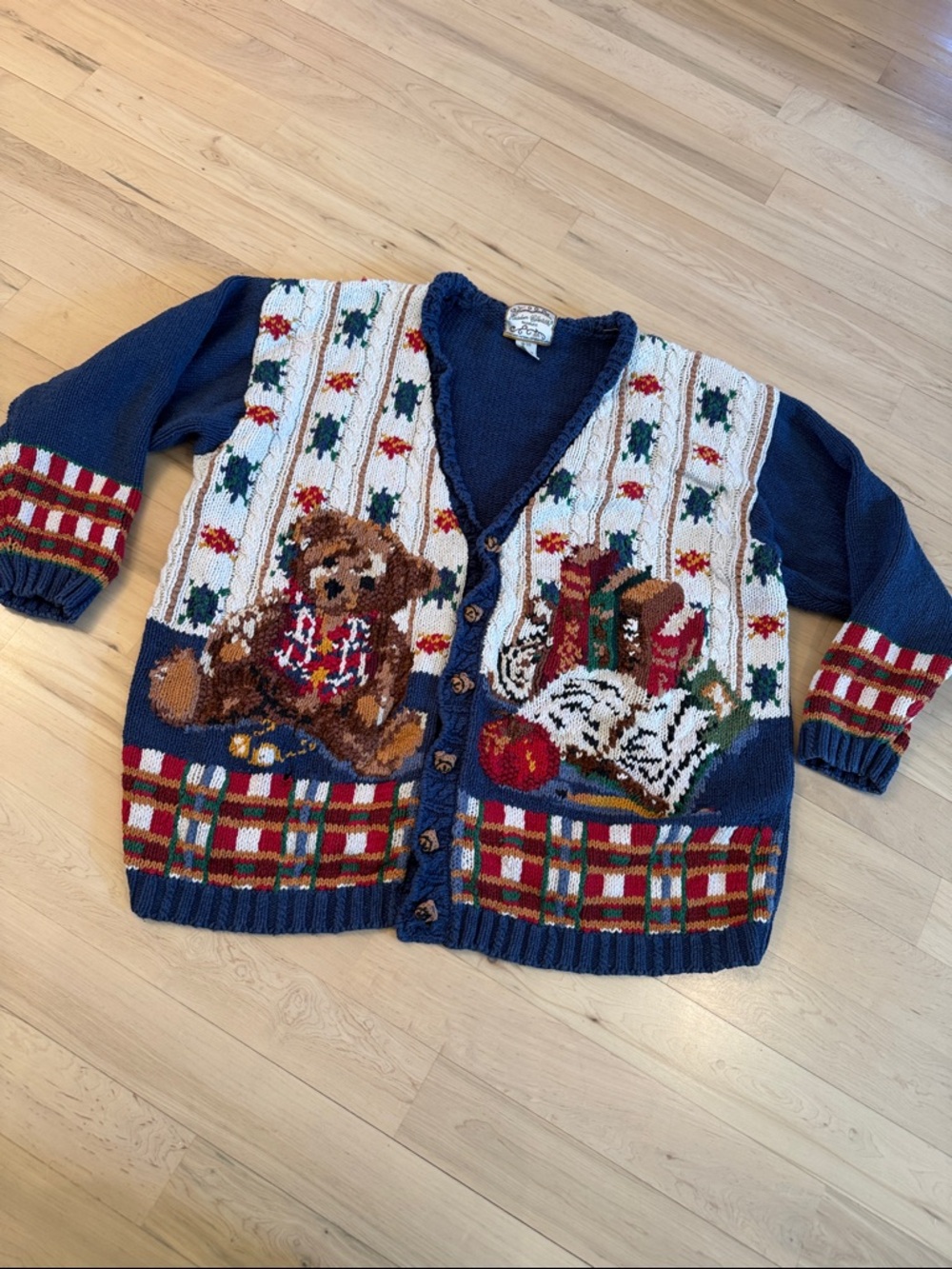 Vintage-Knitted Cardigan sweater - Teddy bear-Buttons-Apple-Books-80s-Read